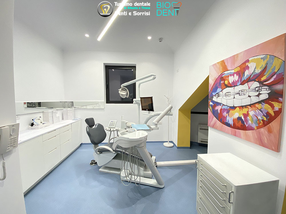 sala-di-ortodonzia-per-apparecchi-dentali-e-mascherine-trasparenti-prima-postazione